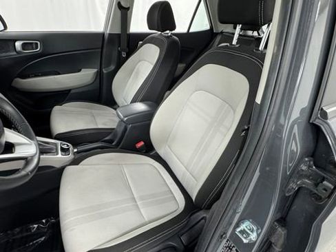 Used 2025 Hyundai Venue SEL FWD image 10