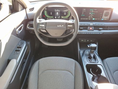 Used 2025 Kia K4 LXS image 11
