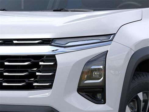 New 2025 Chevrolet Equinox LT w/ Safety and Technology Package image 11