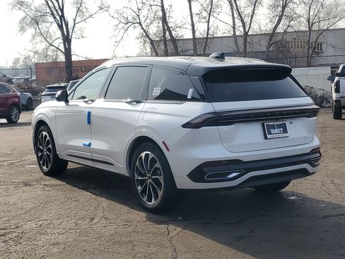 New 2026 Lincoln Nautilus Reserve image 3