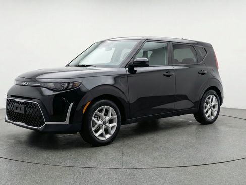 Used 2025 Kia Soul FWD image 3