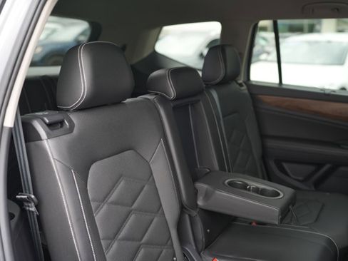 Used 2025 Volkswagen Atlas SE AWD/4WD image 23