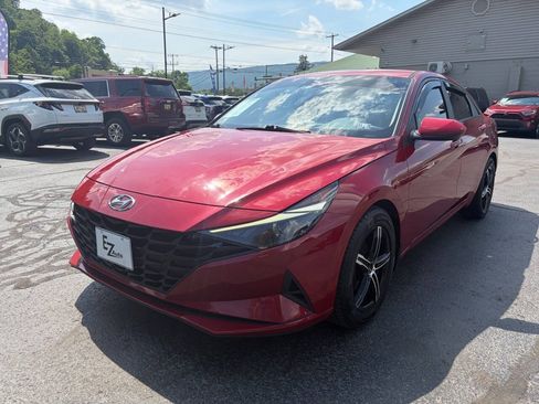 Used 2021 Hyundai Elantra SE FWD image 4