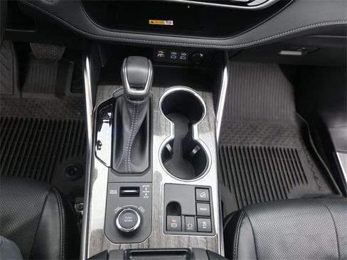 Used 2023 Toyota Highlander Platinum image 11