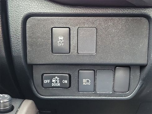 Used 2021 Toyota Tacoma SR5 w/ Technology Package image 12