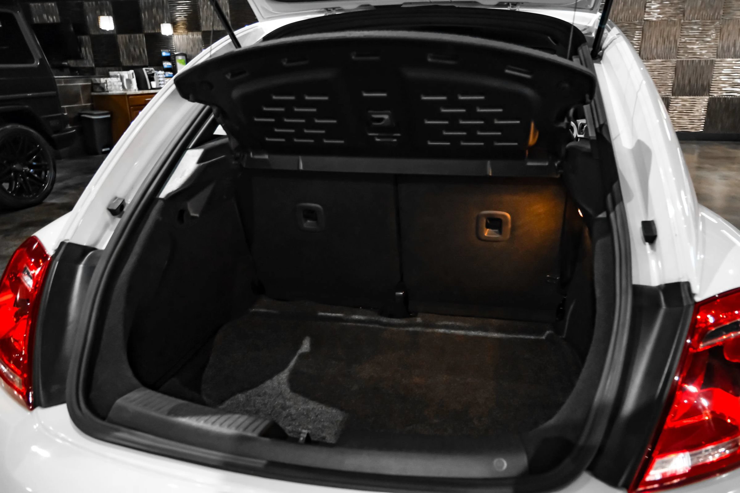 Used 2015 Volkswagen Beetle 1.8T FWD image 29