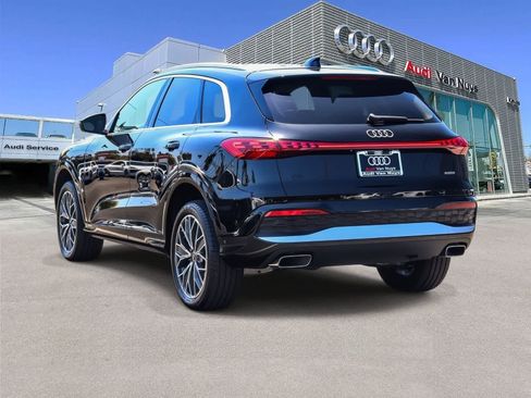 Used 2025 Audi Q5 Premium Plus w/ Premium Plus AWD/4WD image 2