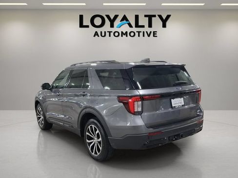 Used 2025 Ford Explorer ST-Line AWD/4WD image 3
