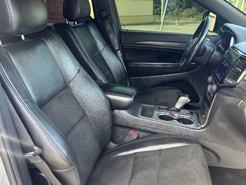 Used 2019 Jeep Grand Cherokee Altitude AWD/4WD image 16