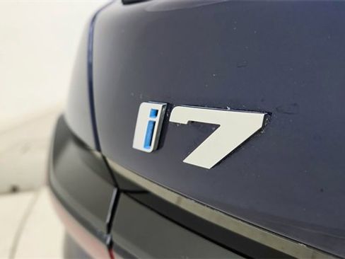 Used 2023 BMW i7 xDrive60 image 17