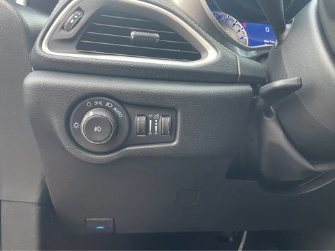 New 2026 Chrysler Pacifica Select image 26