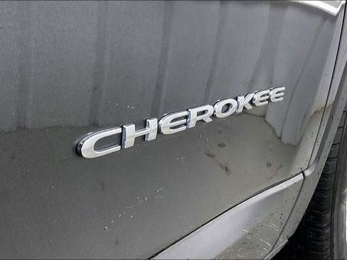 Used 2015 Jeep Cherokee Latitude w/ Cold Weather Group image 9