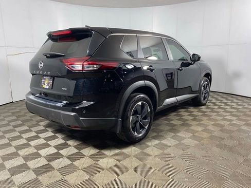 Used 2026 Nissan Rogue SV AWD/4WD image 4