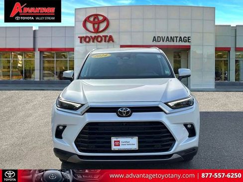 Used 2024 Toyota Grand Highlander AWD image 2