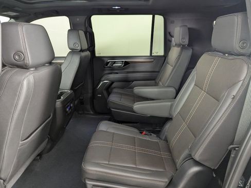 Used 2025 Chevrolet Suburban High Country image 16