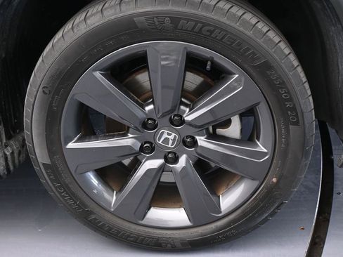 Used 2025 Honda Pilot Sport image 42