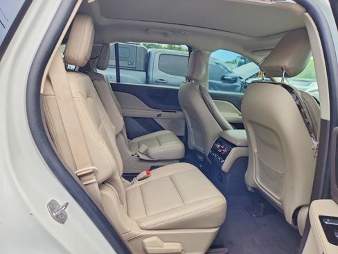 Used 2023 Lincoln Aviator AWD w/ Premium Package image 9