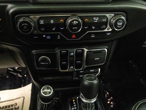 Used 2023 Jeep Wrangler Unlimited Sahara w/ Cold Weather Group image 27