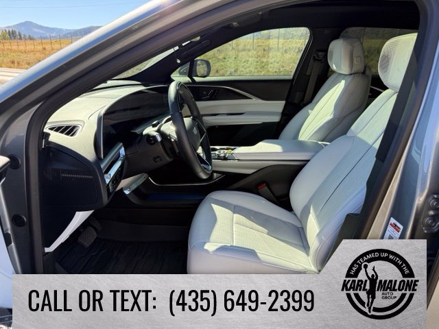 Used 2024 Cadillac Lyriq Luxury AWD/4WD image 13