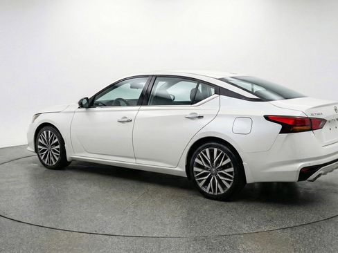 Used 2025 Nissan Altima 2.5 SV FWD image 6