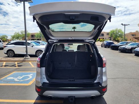 Used 2017 Ford Escape SE w/ Equipment Group 201A AWD/4WD image 13