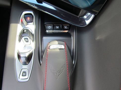 Used 2024 Chevrolet Corvette Stingray Premium Conv w/ Z51 Performance Package RWD image 18