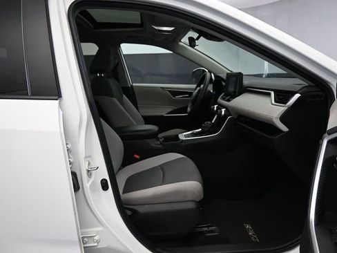 Used 2022 Toyota RAV4 XLE image 37