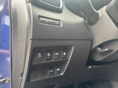 Used 2020 Nissan Rogue SV FWD image 15