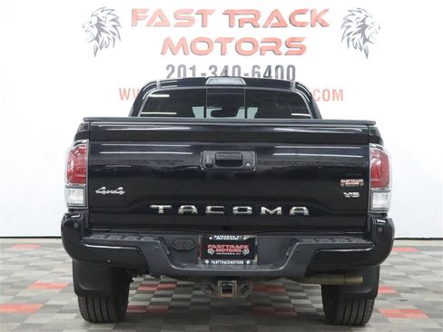 Used 2021 Toyota Tacoma Limited AWD/4WD image 5