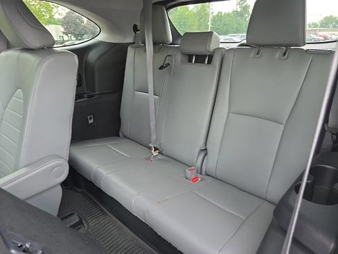 Used 2022 Toyota Highlander XLE AWD/4WD image 26