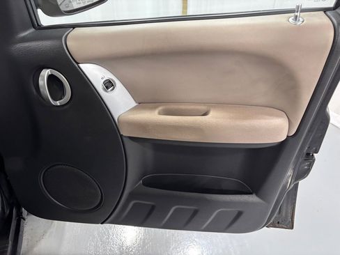 Used 2004 Jeep Liberty Limited w/ 17" Chrome Wheel & Tire Group image 20