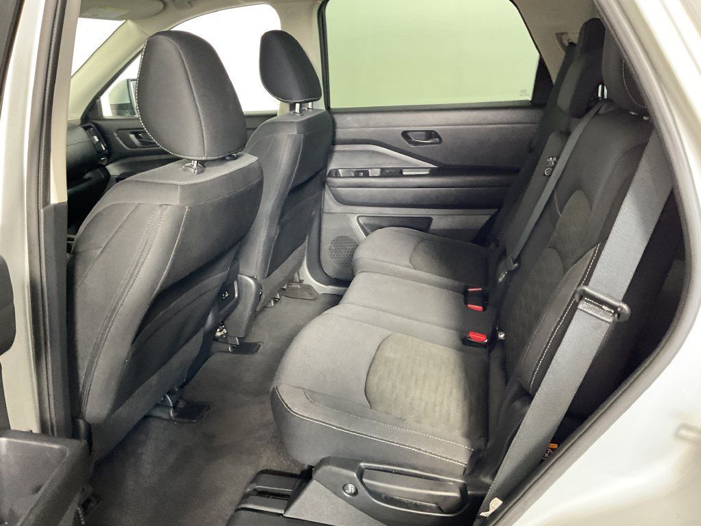 Used 2025 Nissan Pathfinder SV AWD/4WD image 19