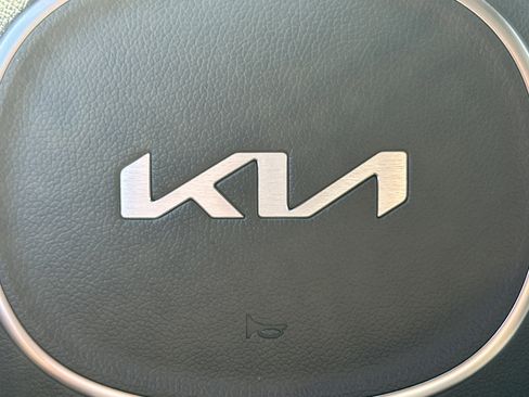 New 2026 Kia Carnival EX FWD image 25