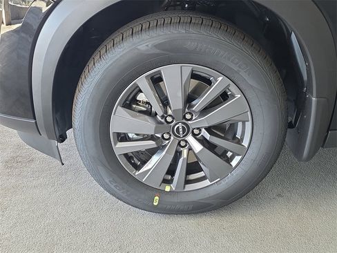 New 2026 Nissan Pathfinder S image 4