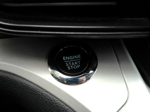 Used 2023 Ford Explorer XLT RWD image 41