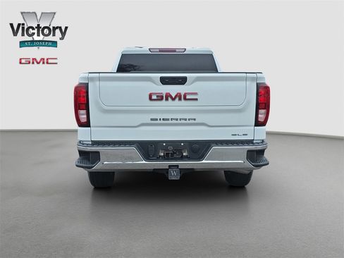 Used 2022 GMC Sierra 1500 SLE image 16
