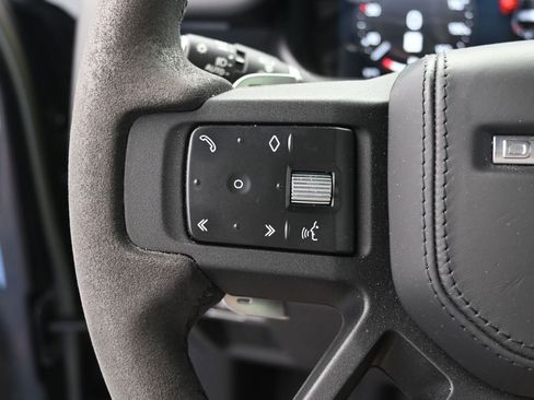 Used 2023 Land Rover Defender 90 V8 image 35