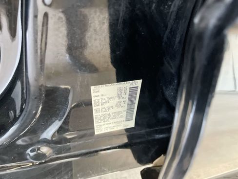 Used 2017 Nissan Titan SV image 27