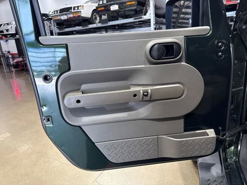 Used 2010 Jeep Wrangler Unlimited Sahara image 10