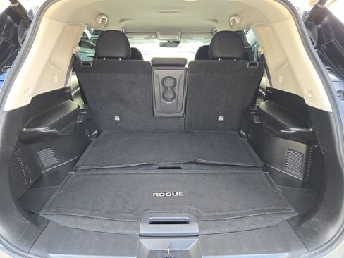 Used 2019 Nissan Rogue SV image 25