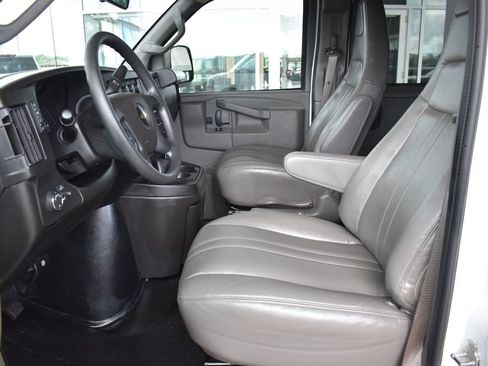 Used 2024 Chevrolet Express 3500 LS RWD image 3