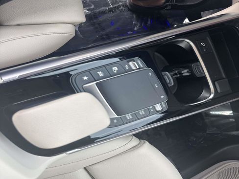 Used 2021 Mercedes-Benz GLB 250 image 25