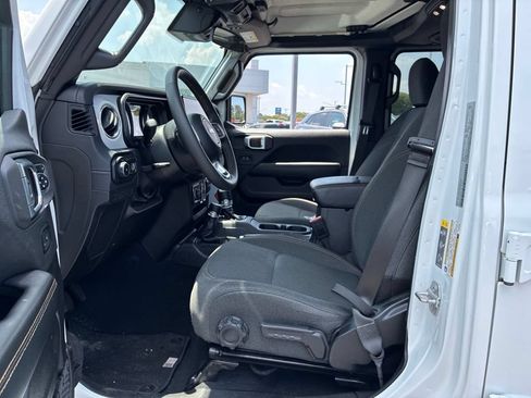 Used 2025 Jeep Wrangler Unlimited Sahara AWD/4WD image 11