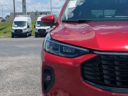 Used 2025 Ford Escape SE w/ PHEV Premium Package image 10