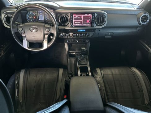 Used 2022 Toyota Tacoma TRD Sport w/ Technology Package image 12