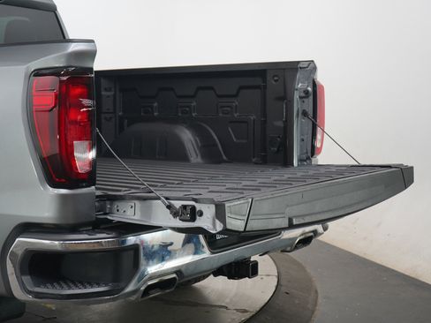 Used 2024 GMC Sierra 1500 SLE w/ Preferred Package image 9