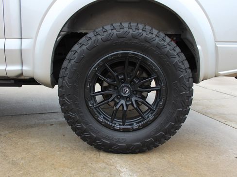 Used 2019 Ford F150 Raptor w/ Equipment Group 802A Luxury image 38