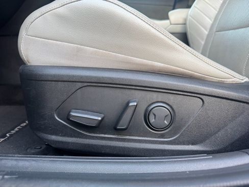 Used 2021 Hyundai Elantra Limited image 12