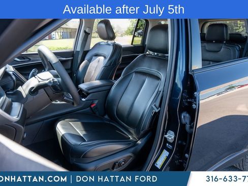 Used 2023 Jeep Grand Cherokee L Limited AWD/4WD image 4