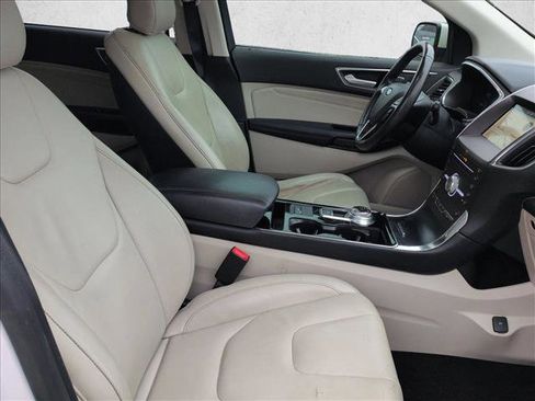 Used 2019 Ford Edge Titanium image 22